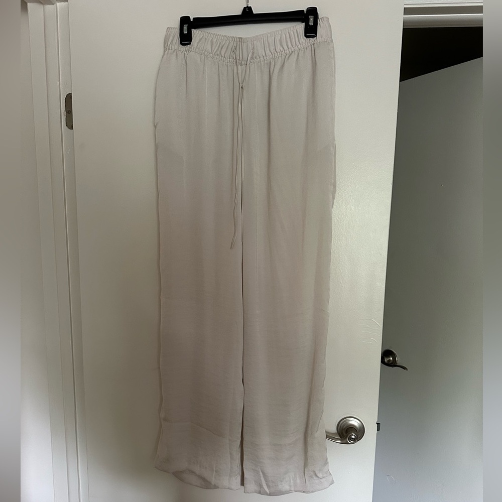 Super flowy, light, wide leg, size medium H&M pants. Cute beach coverup!